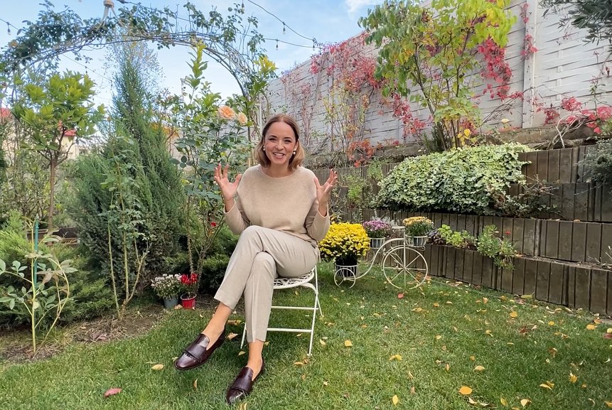 Imagini din casa în care locuiește Andreea Marin. Are cadă în dormitor și a amenajat vila după ideile ei
