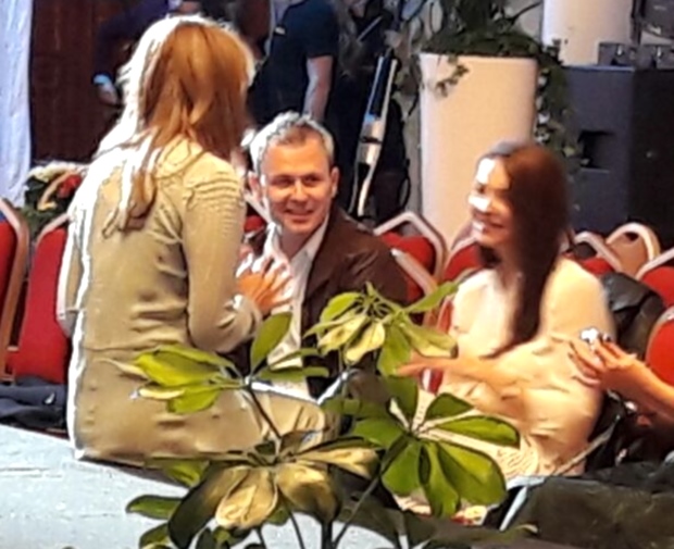 Sora Andreei Marin, asemănare izbitoare cu ”Zâna”, la un eveniment. Pare că o imită | FOTO