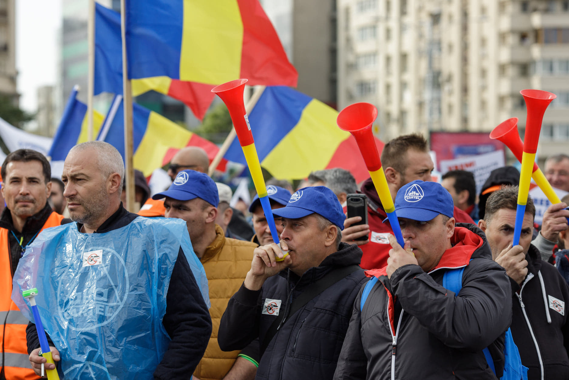 Protest în fața Guvernului. Peste 2.000 de oameni la „marșul anti-sărăcire”. VIDEO