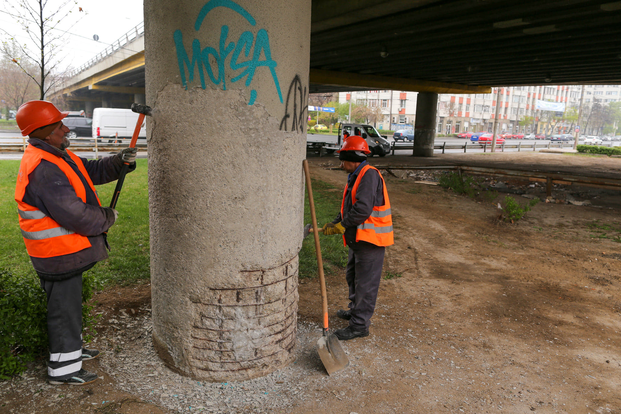 FOTO / Au început lucrările de reabilitare la Podul Grant. Șoferii, afectați de închiderea bretelei spre Giulești, Crângași și Militari
