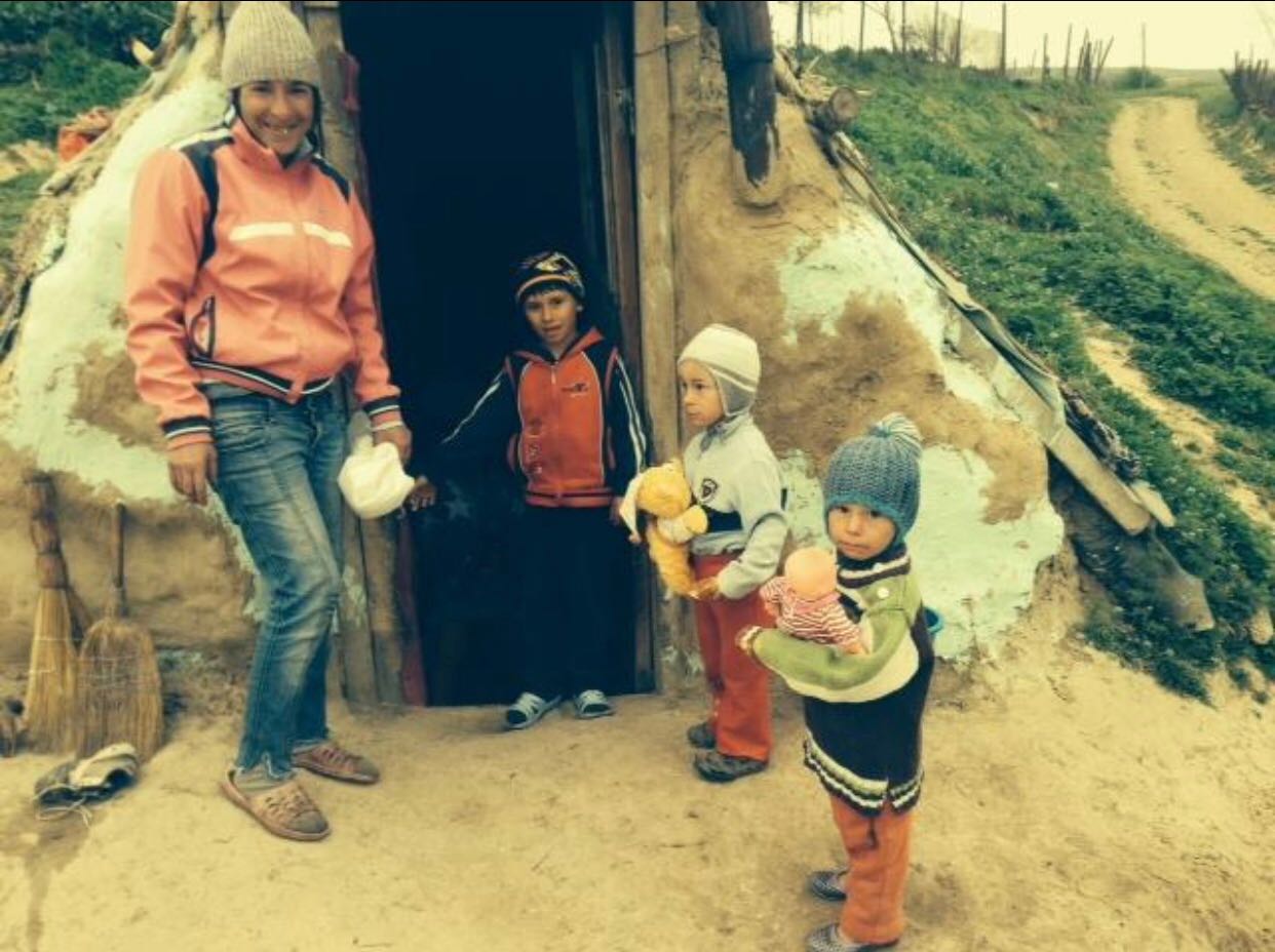 REPORTAJ: Dacă unii pozează în Bunul Samaritean doar de sărbători, ea aduce alinare tot timpul anului| FOTO