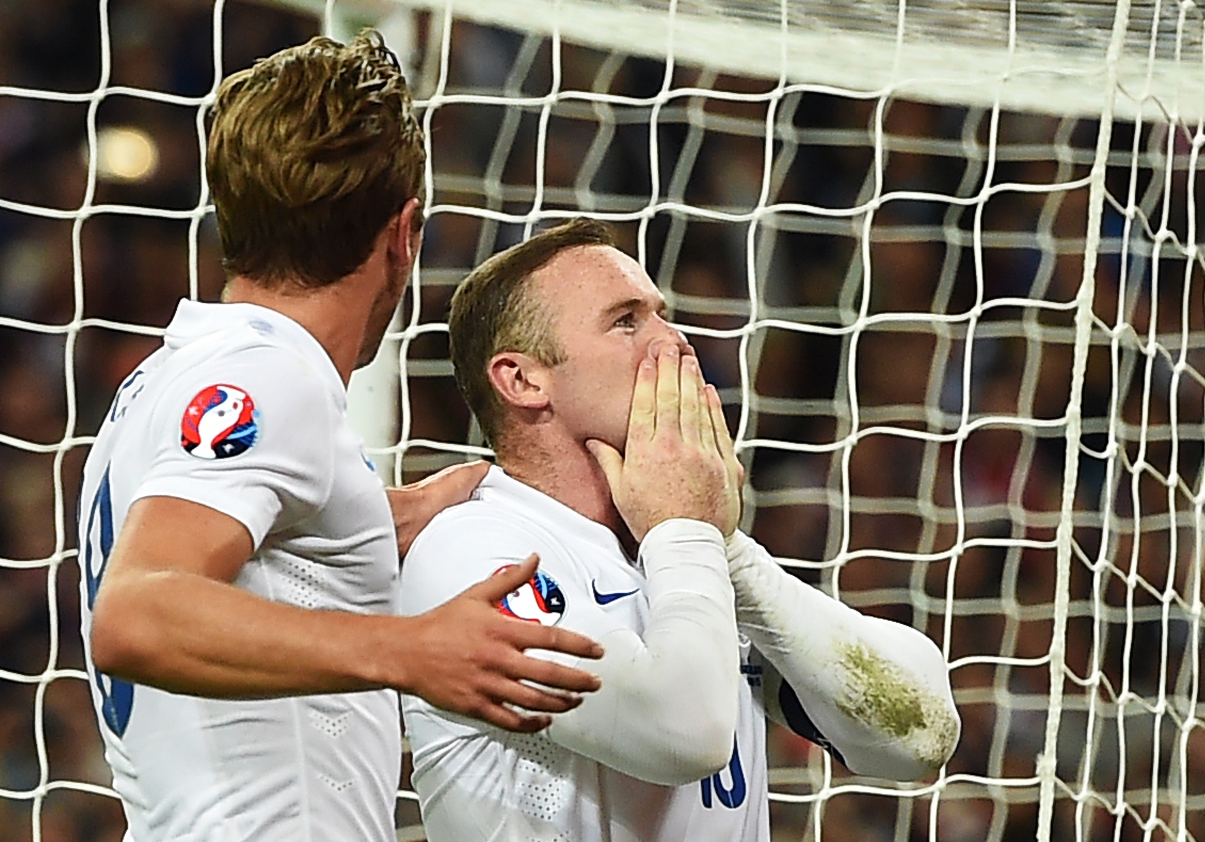 Recordul lui Sir Bobby Charlton, bătut de Rooney: ”Aș vrea să-l felicit pe Wayne. Am fost mândru de mine câtă vreme am fost cel mai bun marcator al Angliei. Acum sunt trist!”