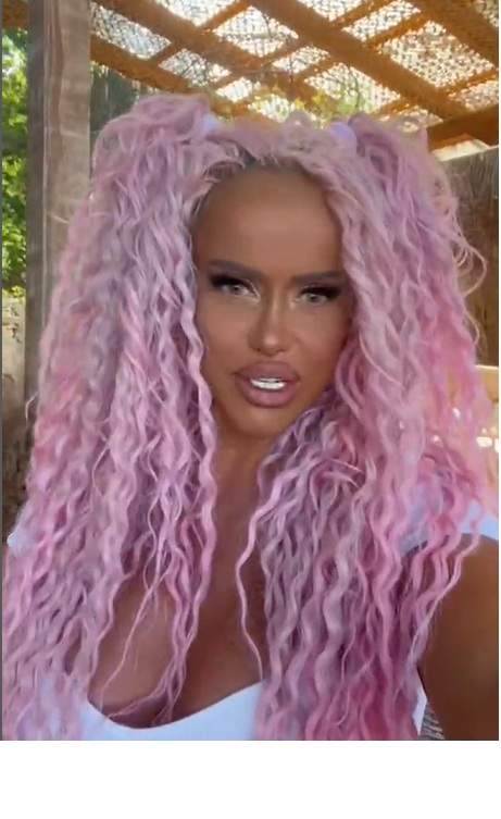 Anda Adam, schimbare radicală de look. Artista a renunțat la părul blond
