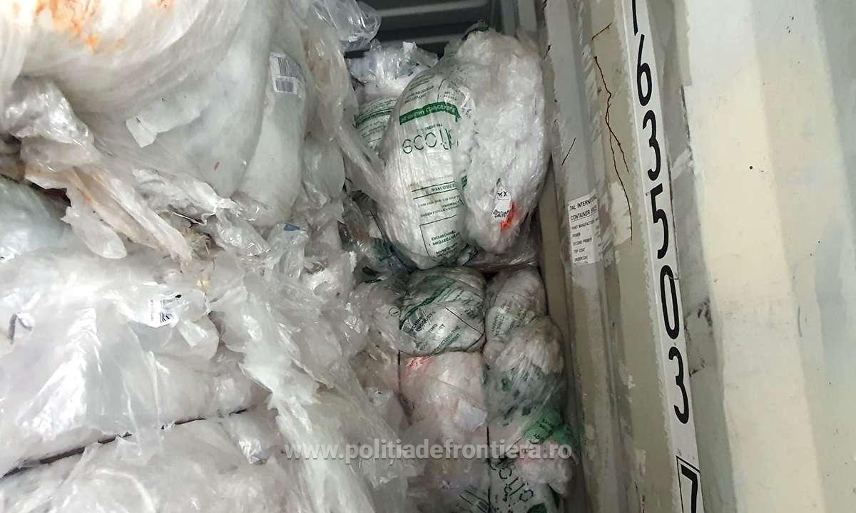 38 de tone de deșeuri de plastic, descoperite în Portul Constanța. Marfa era importată din Marea Britanie și a fost returnată