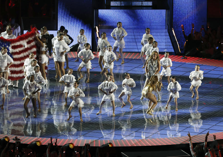 Jennifer Lopez și Shakira, spectacol în pauza de la Super Bowl