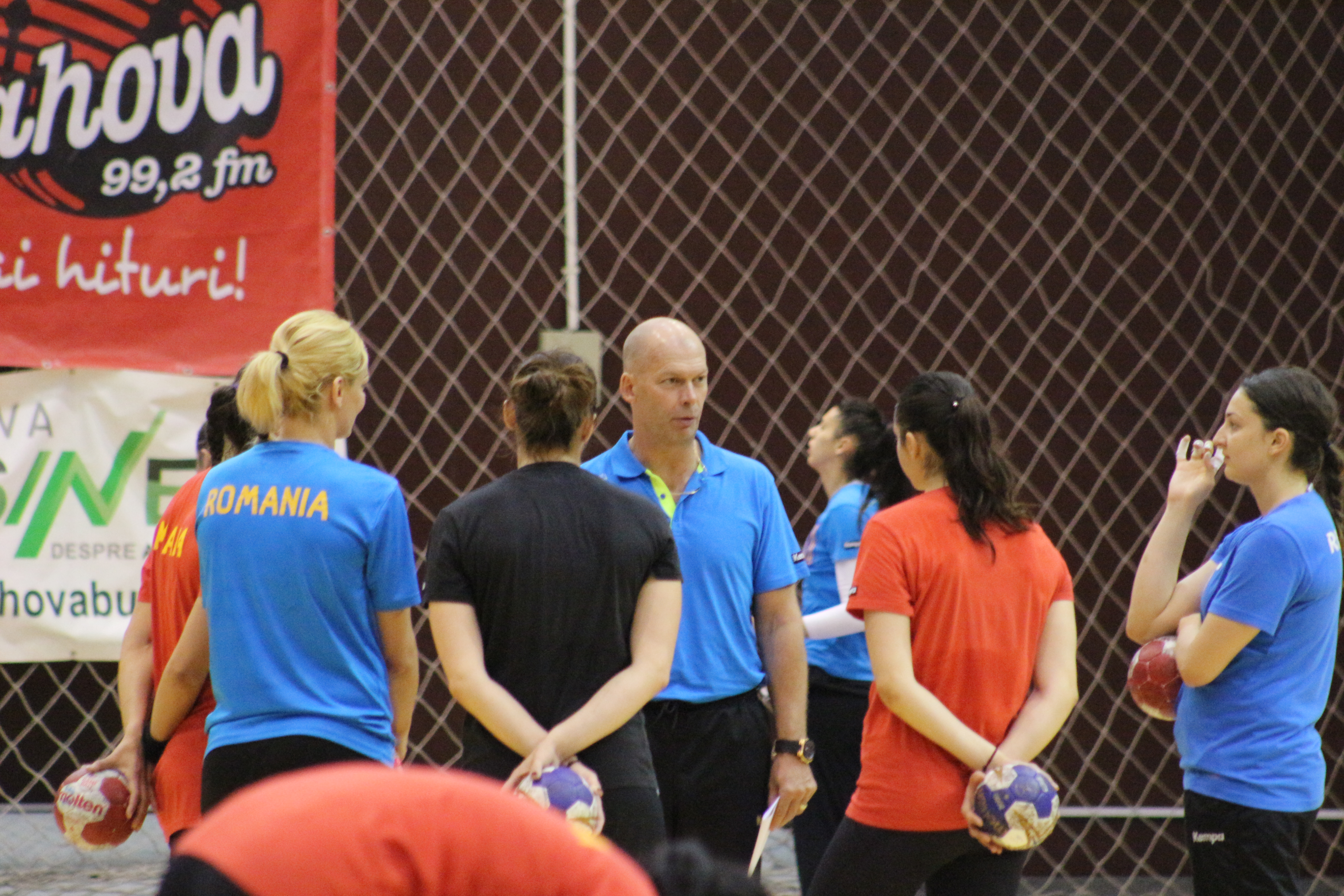 Ola-Rio! Fetele din naționala de handbal pregătesc la Ploiești calificările europene și turneul olimpic. Cristina Neagu era să se accidenteze! FOTO&VIDEO