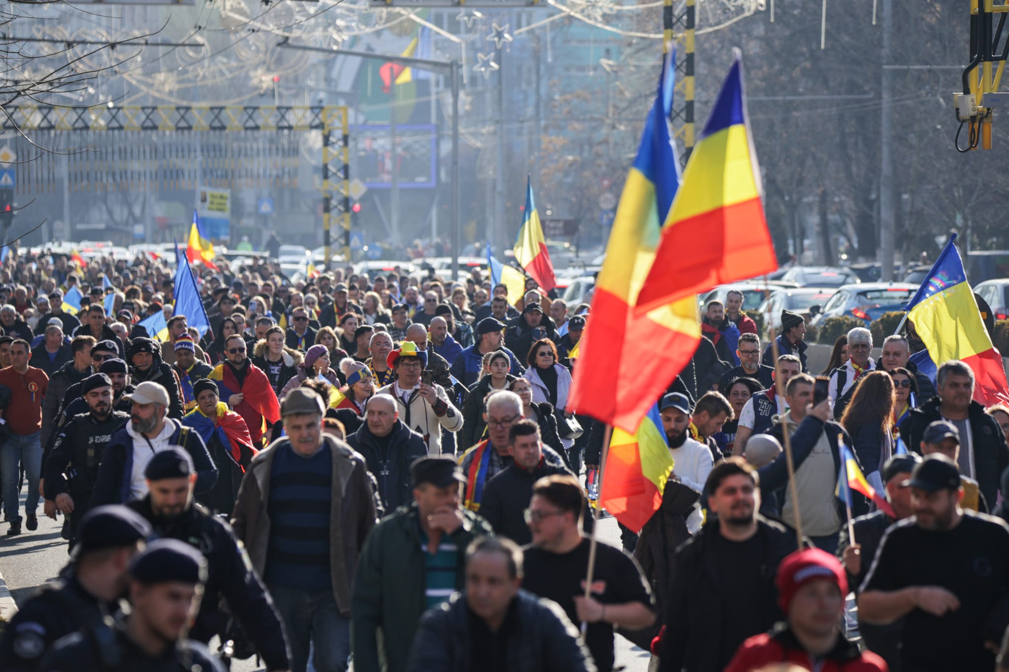 Călin Georgescu a fost înconjurat de mii de oameni la „Marea Horă a Unirii Neamului”: „Suntem legați pentru totdeauna ca frați și surori”