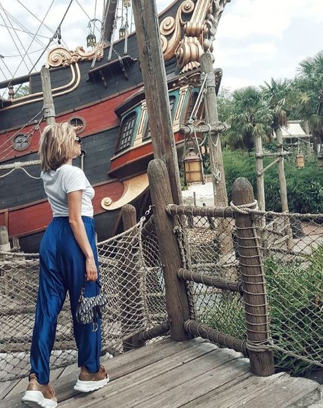 Ce urare i-a făcut Lidia Buble lui Răzvan Simion de ziua lui. S-au distrat împreună la Disneyland | FOTO