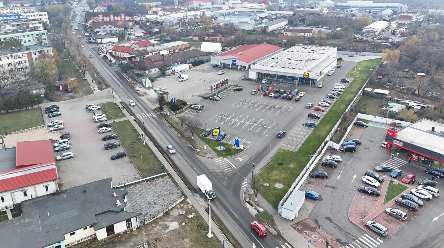 Câți bani cheltuiesc românii când merg la cumpărături în mall sau în parcurile de retail: „Comportamentul de consum a devenit mai selectiv” | EXCLUSIV