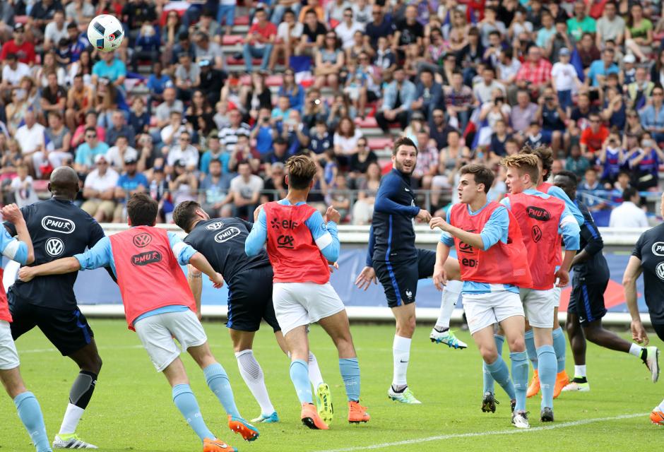 Într-un meci școală, Franța a învins Bayonne Under 19. Lacazette a marcat trei goluri