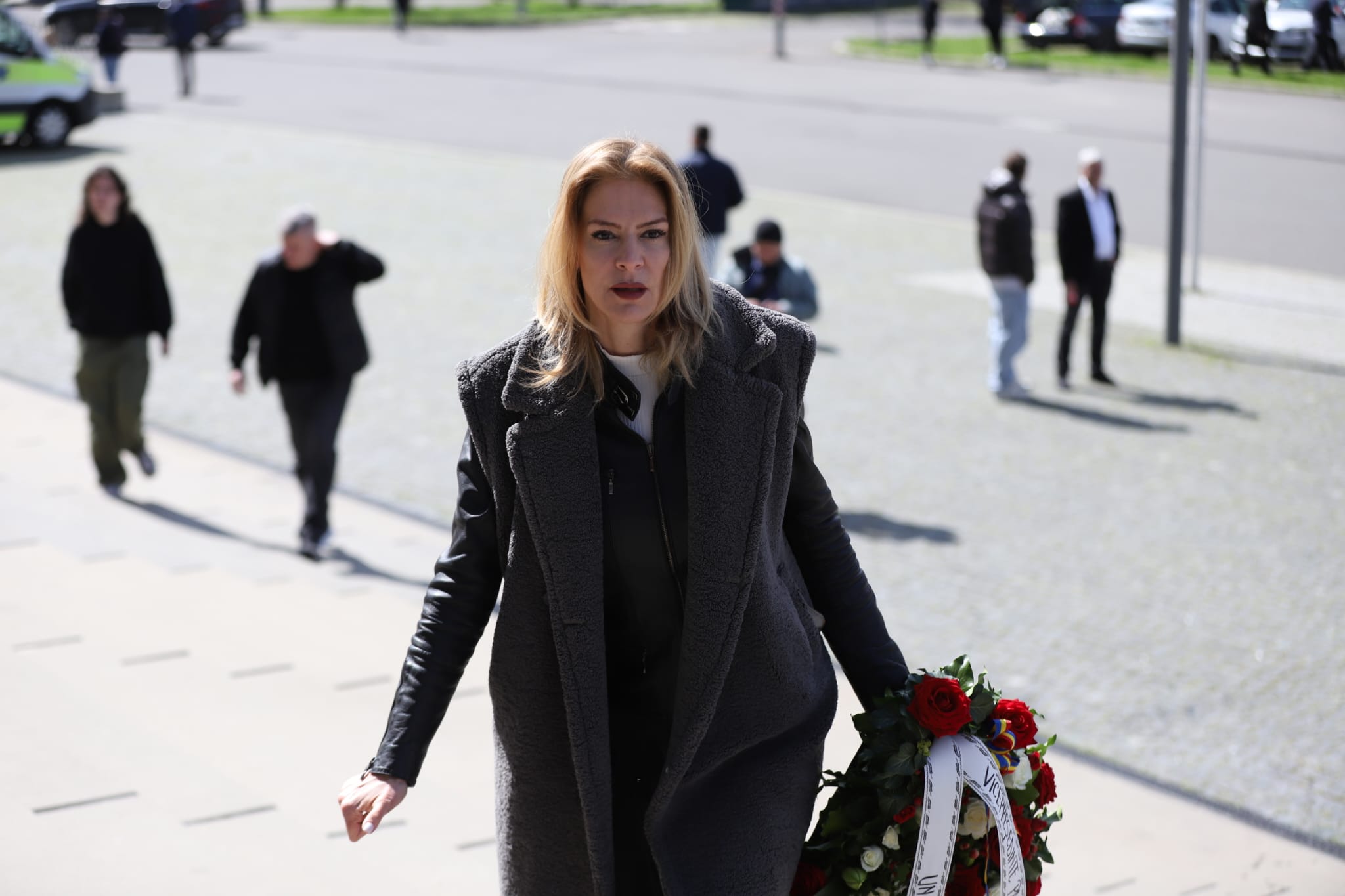 Livetext Mii de români își iau adio de la Mircea Lucescu la Arena Națională înainte de funeraliile cu onoruri militare / „Leucemia i-a provocat și grăbit sfârșitul”