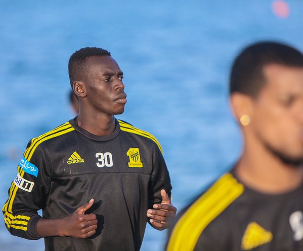 Victor Pițurcă scoate untul din fotbaliștii săi pe plaja din Dubai / GALERIE FOTO