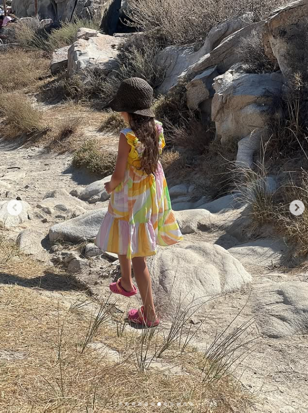 Cum a apărut Simona Gherghe pe plaja din Grecia. Într-un costum de baie din două piese, vedeta a atras atenția tuturor