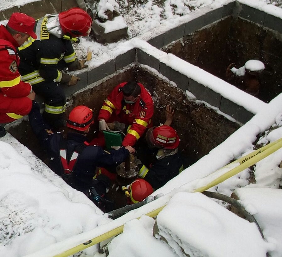 Un bărbat a căzut într-un canal de lângă autogara din cartierul Craiter, din Braşov| FOTO/VIDEO