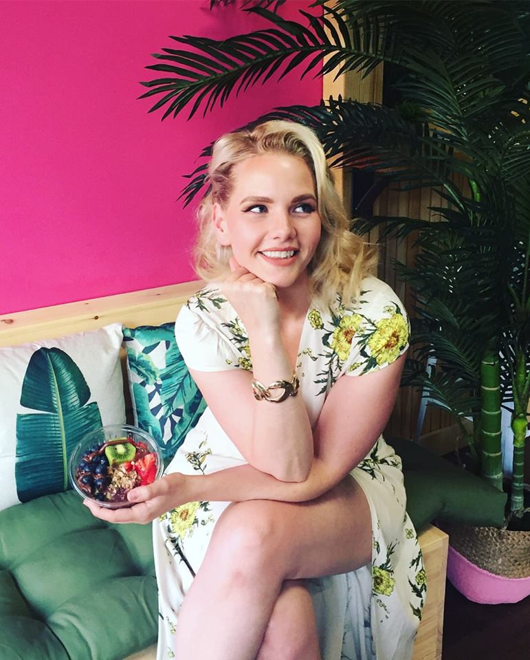 FOTO | Un model XXL a murit la 30 de ani după ce a pierdut lupta cu cancerul ovarian