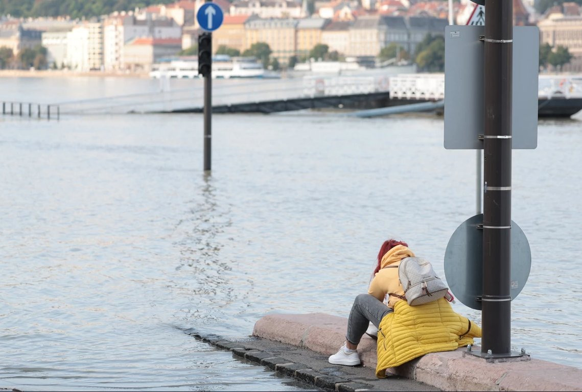 Dunărea a inundat cheiurile Budapestei, stare de alertă în capitala Ungaria. Orbán: „Suntem condamnați să cooperăm” | FOTO