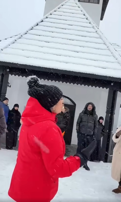 Cât costă o noapte de cazare la hotelul de cinci stele din Transilvania unde au petrecut Andra și Cătălin Măruță Crăciunul. Copiii i-au însoțit