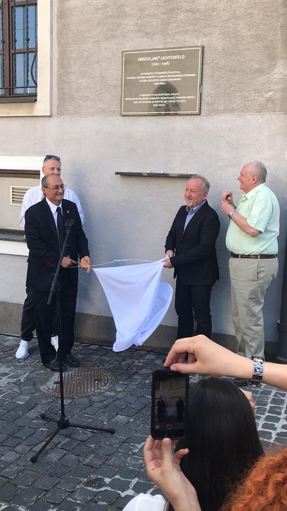 INTERVIU. Prima expoziție dedicată fondatorului Krav Maga, deschisă permanent în Bratislava. Totul despre școala Bukan de Krav Maga și prezența ei în România