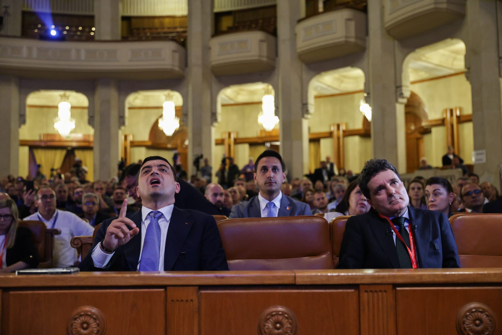 Nicușor Dan vs George Simion. Ce au spus la prima confruntare înaintea turului 2 al alegerilor prezidențiale, la Congresul BNS
