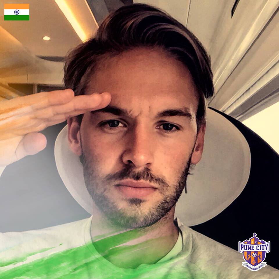 Mutu a plecat în Turcia, pentru a se alătura lotului indienilor de la Pune City. Până atunci, a salutat India, de Ziua Independenței