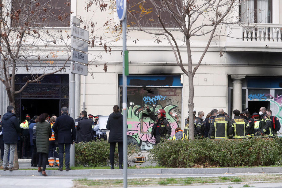 O româncă și copiii ei de un an și trei ani, morți într-un incendiu, în clădirea unei foste bănci, în Barcelona