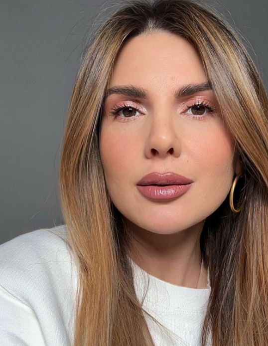 O româncă a machiat-o pe Angelina Jolie. Ce spune Ali Andreea despre actriță: „Este foarte frumoasă și are o piele perfectă”