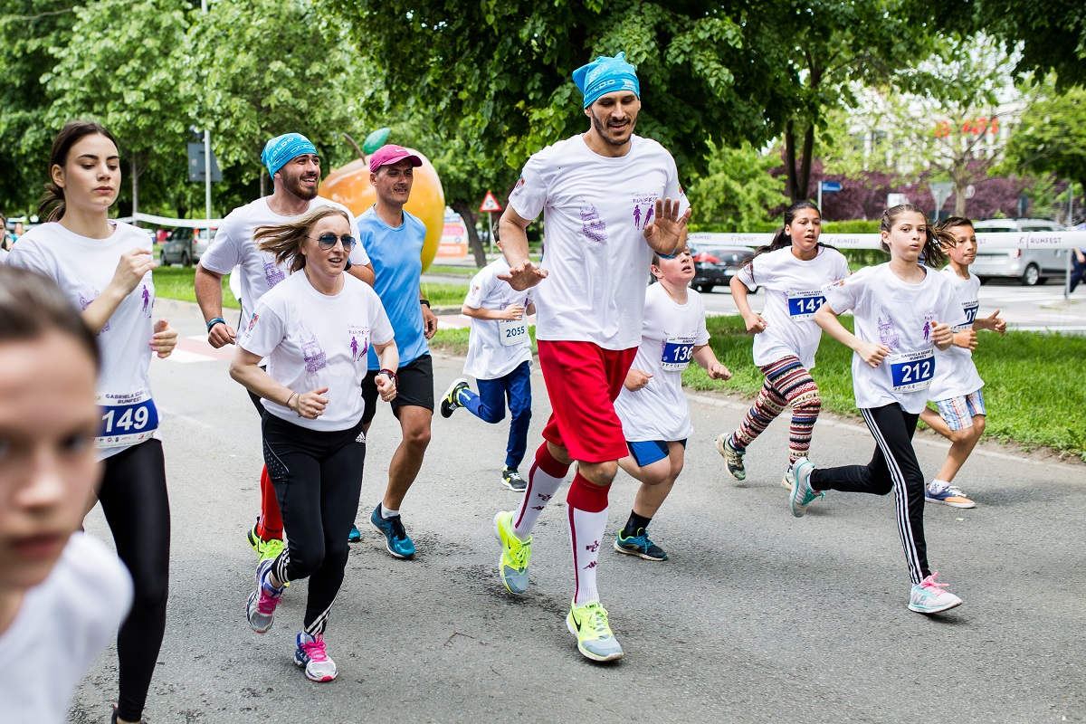 Alergători din toată țara au concurat la ”Gabriela Szabo RUNFEST”. Ediția a XII-a a avut peste 1.300 de participanți la start, în Bistrița / GALERIE FOTO
