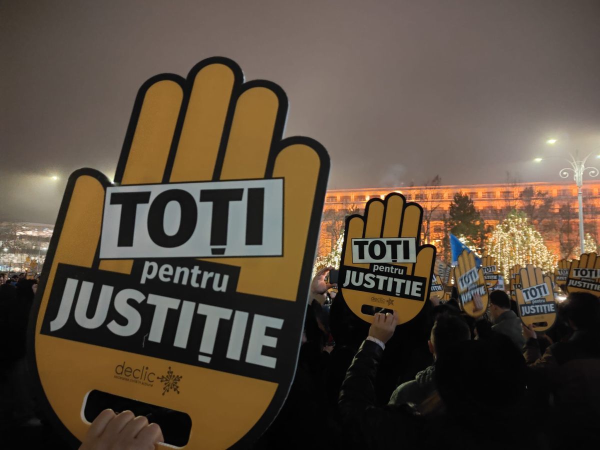 Generația Z, printre cei 4.000 de oameni prezenți în București la protestul pentru reformă în Justiție
