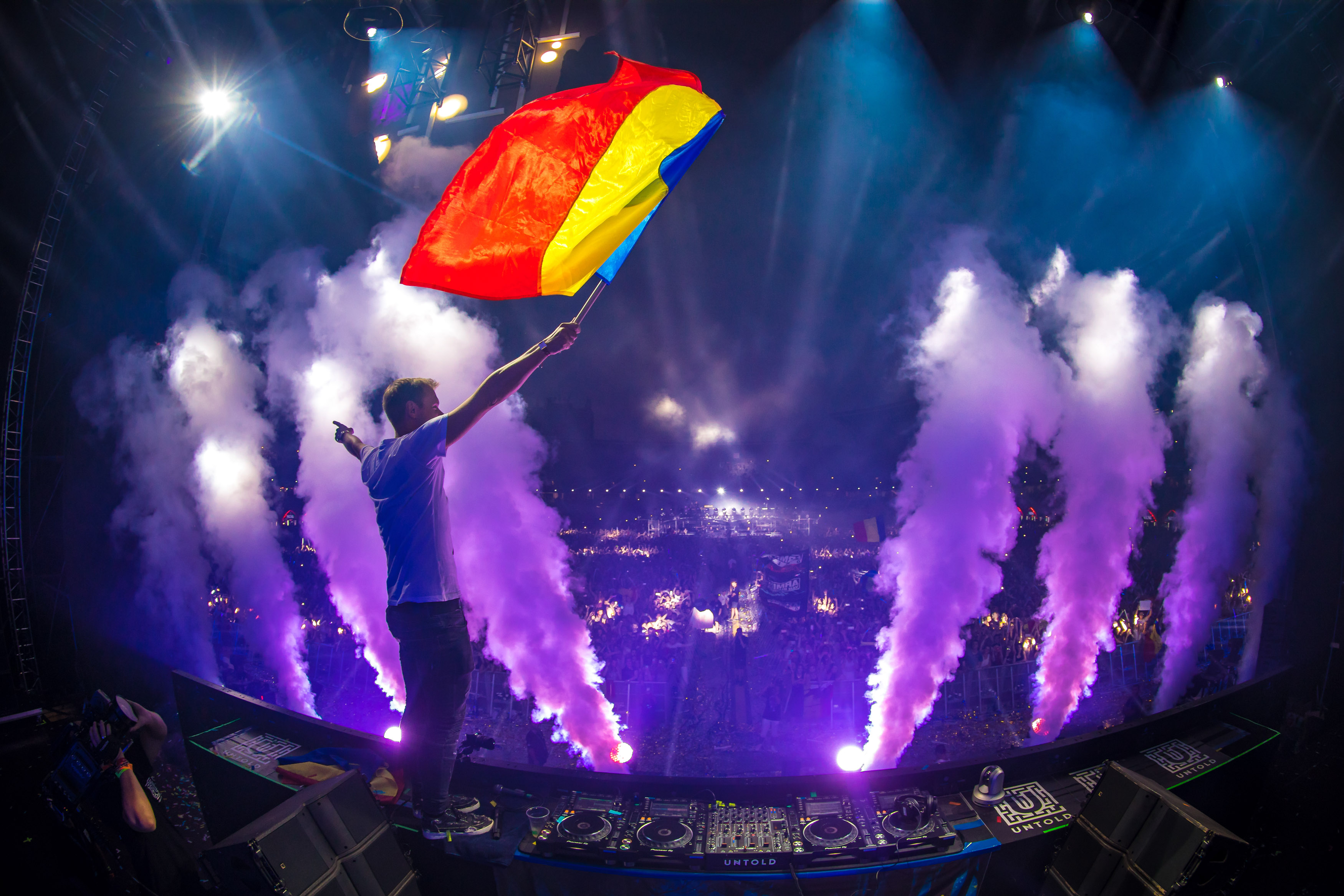 A treia zi la Untold 2017. Armin van Buuren a mixat până când a rămas fără curent