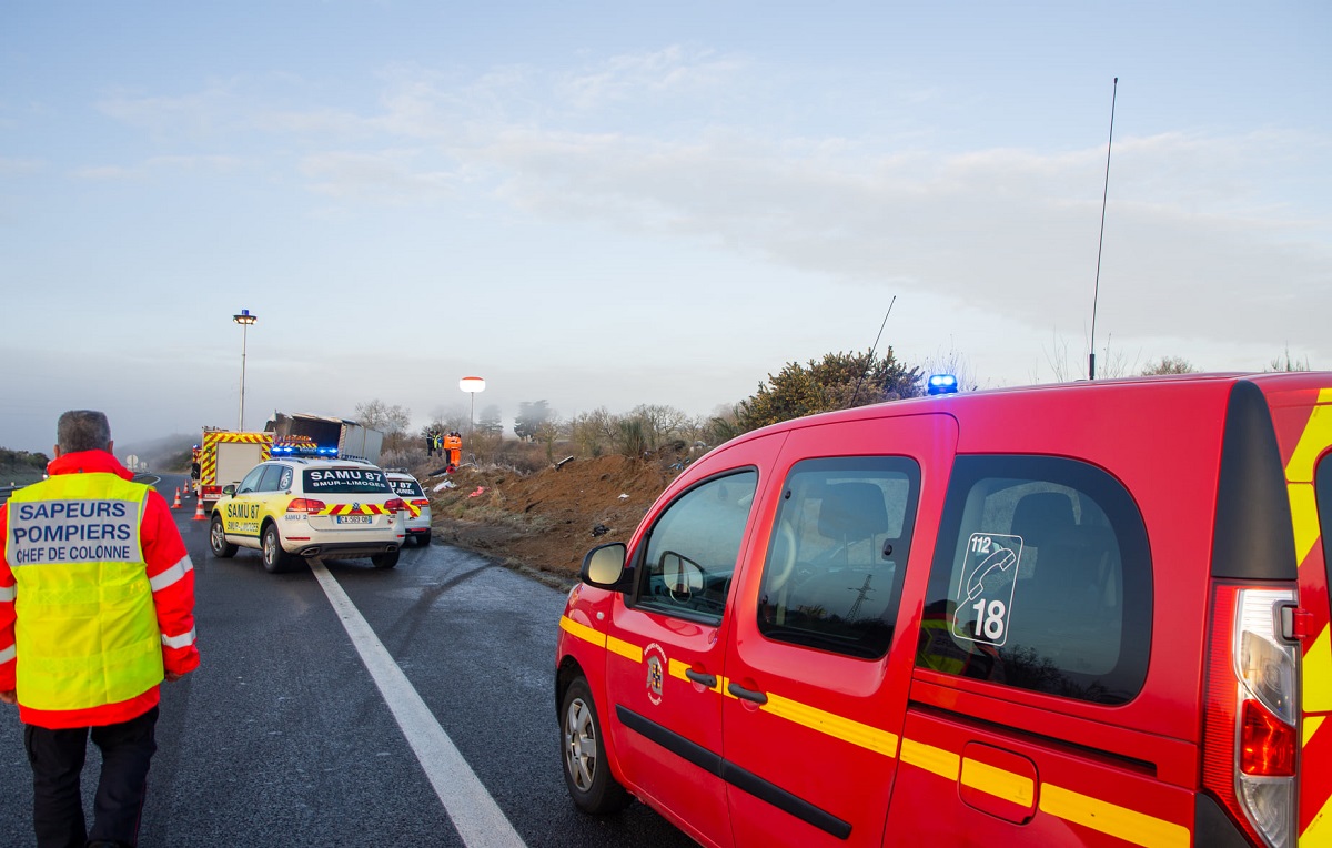 Șofer român de TIR scos după 4 ore din cabina căzută într-o râpă și strivită, în Franța