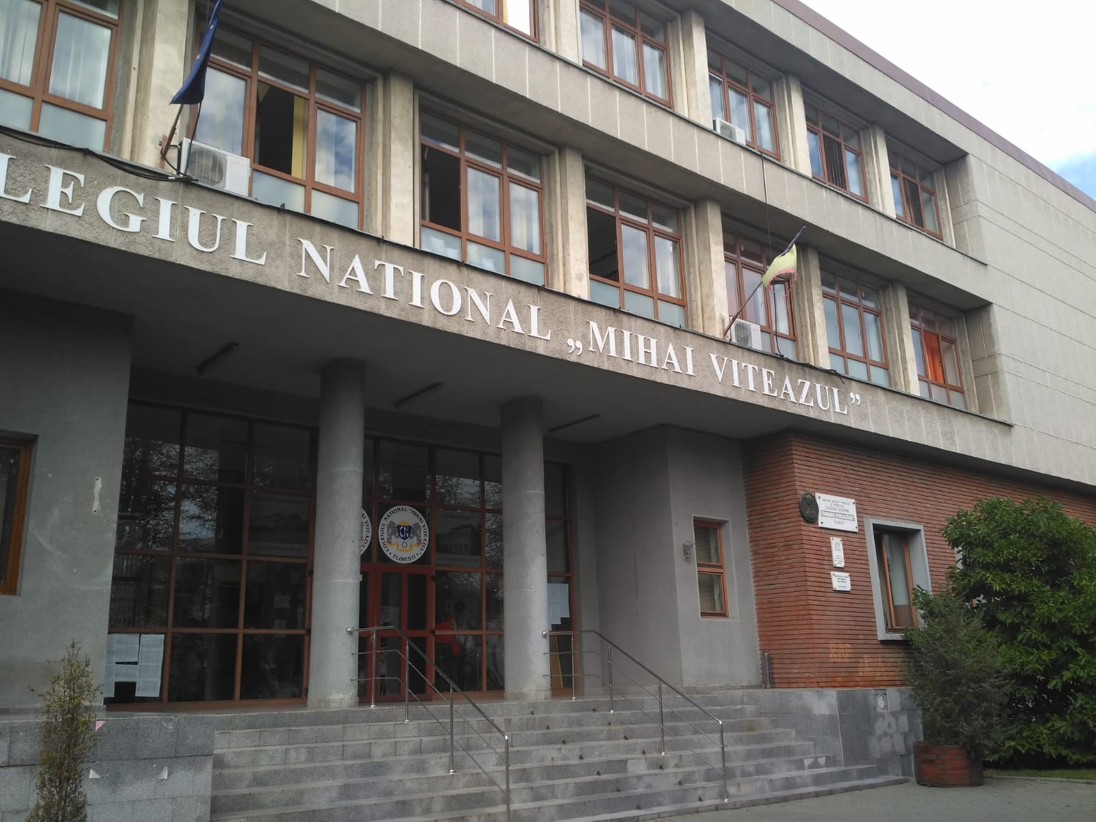 REPORTAJ/Noul an școlar în Prahova, de la glume pe seama greșelilor premierului, la discurs citit de pe foaie și mulțumiri primarului