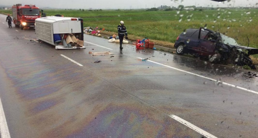 Teribil accident pe E85, în județul Bacău. Un mort și patru răniți, printre care un copil