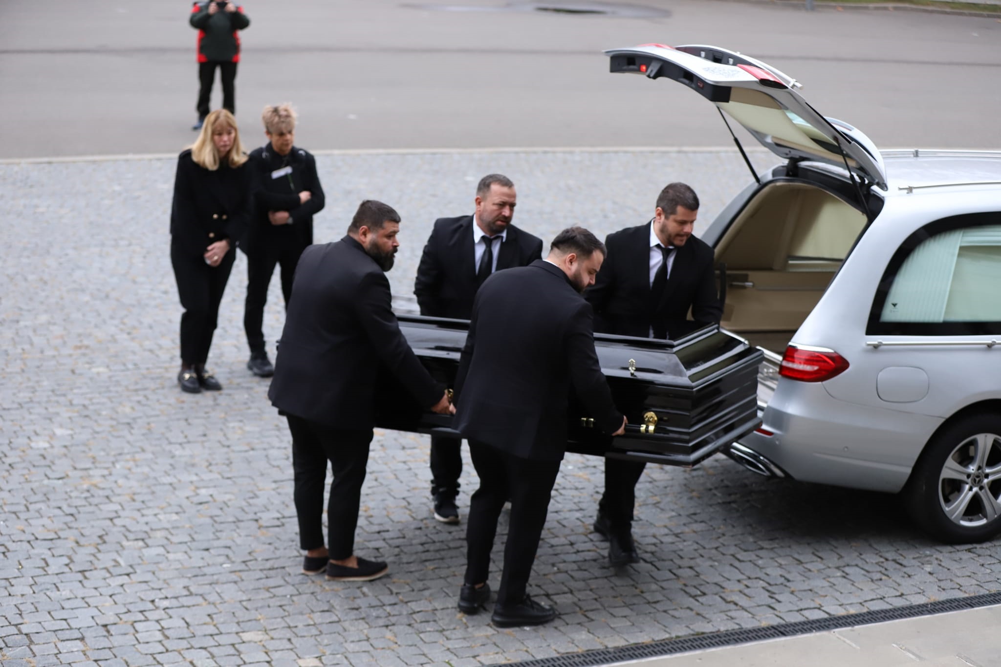 Primele imagini de la Arena Națională. Sicriul cu Helmut Duckadam a ajuns la sectorul VIP