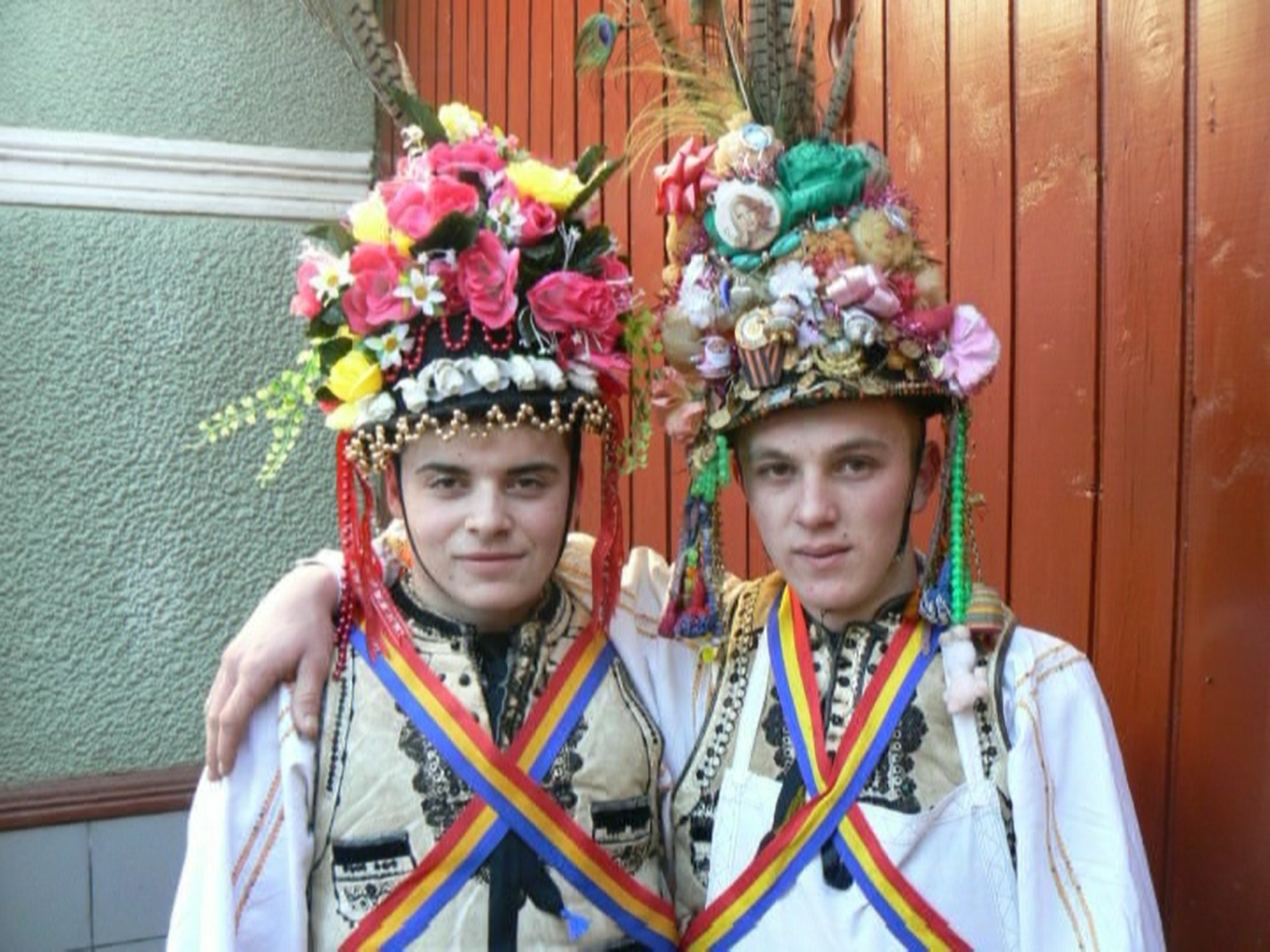 REPORTAJ/Tradiții în Ardeal: "Butea feciorilor", un obicei de Crăciun păstrat de sute de ani în judeţul Alba/FOTO
