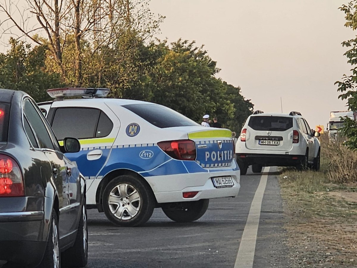 O mașină a intrat într-un grup de pietoni în localitatea 2 Mai. Doi tineri au murit. Șoferul a fost depistat pozitiv la droguri