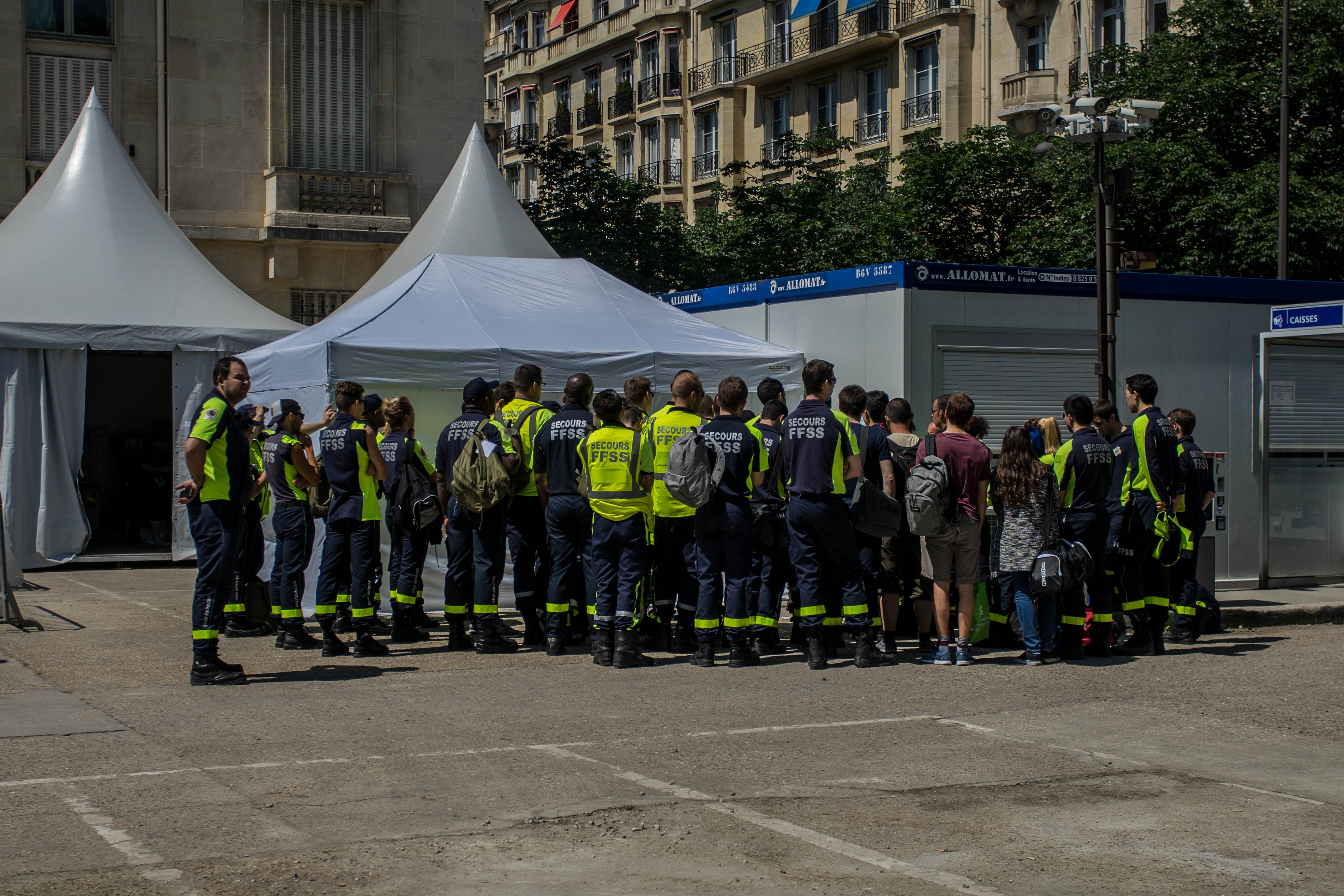 Euro 2016. ”Libertatea” a fost la fan-zonul uriaș din Paris, deschis cu un concert David Guetta, în prezența a zeci de mii de oameni. Securitate strictă / GALERIE FOTO și VIDEO