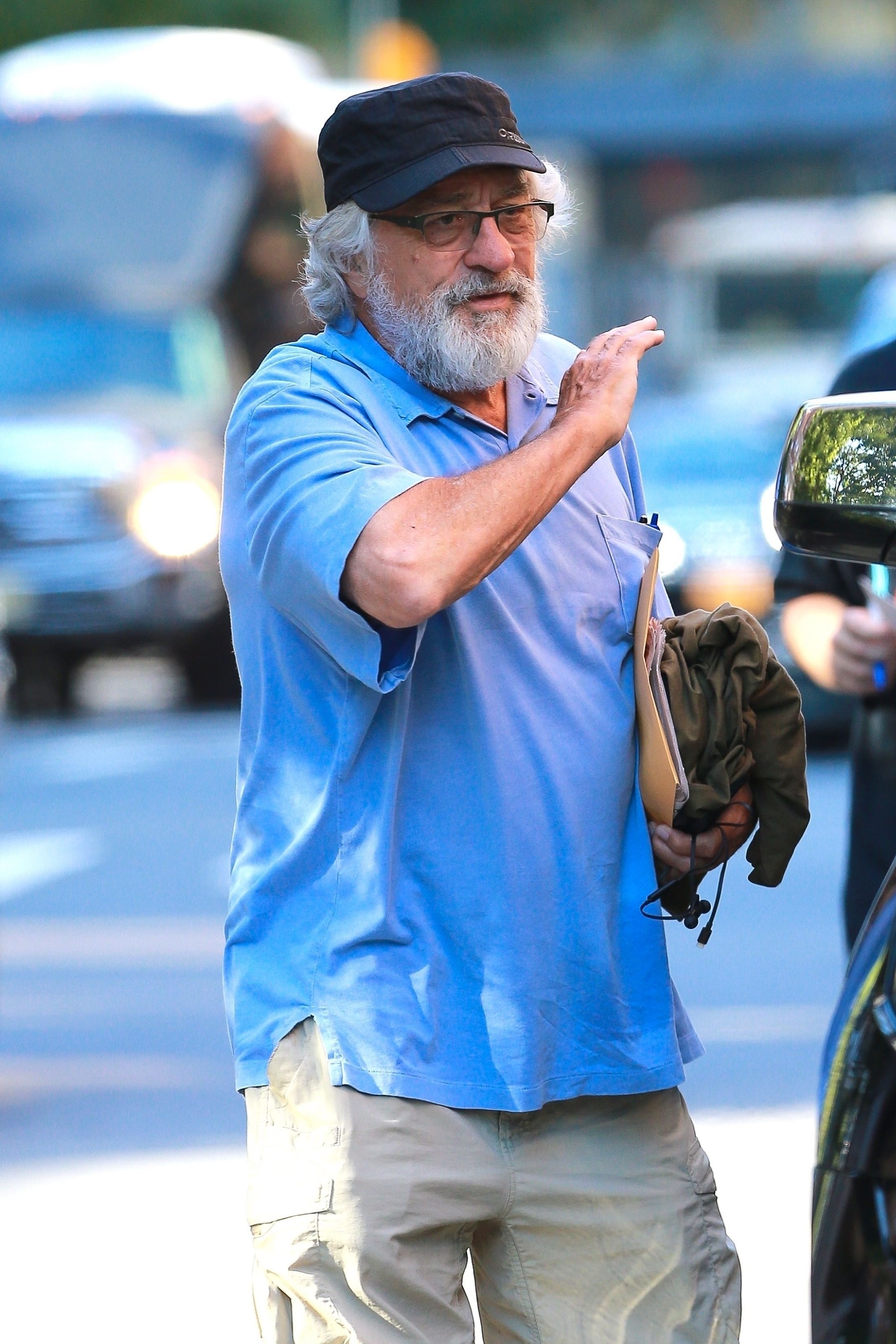 Robert De Niro, la 75 de ani, așa cum nu l-ai mai văzut. Cu barbă albă și părul lung | FOTO