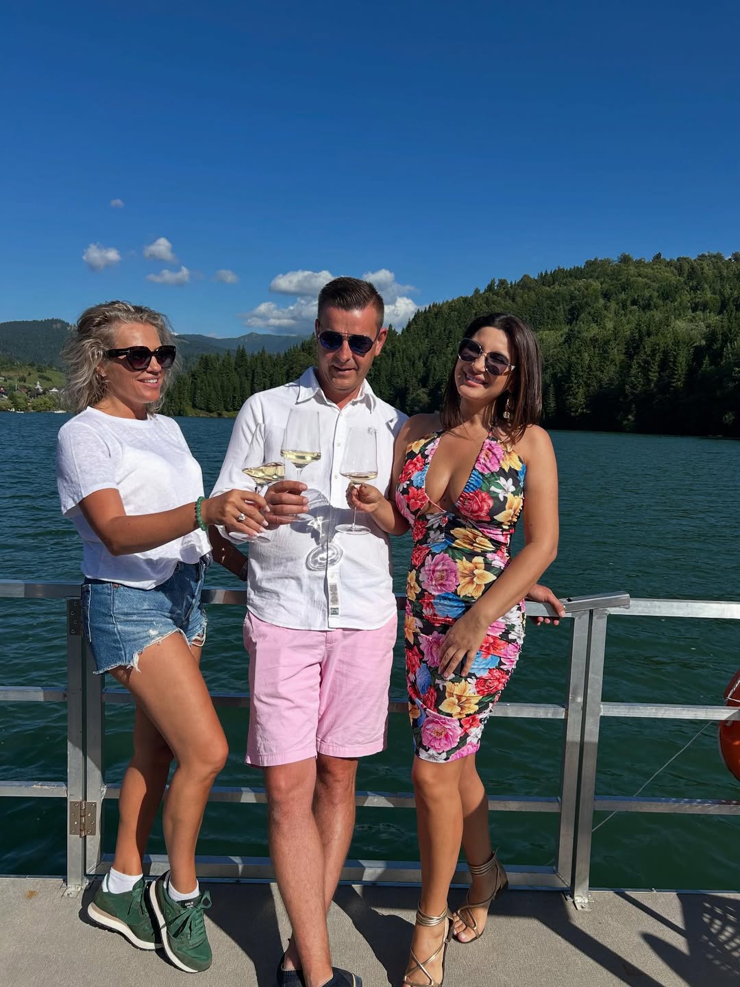 „Colțul de Rai” din România care a cucerit-o pe Mirela Vaida în vacanță: „Plimbări cu barca, excursii la stână. E cel mai pur aer”