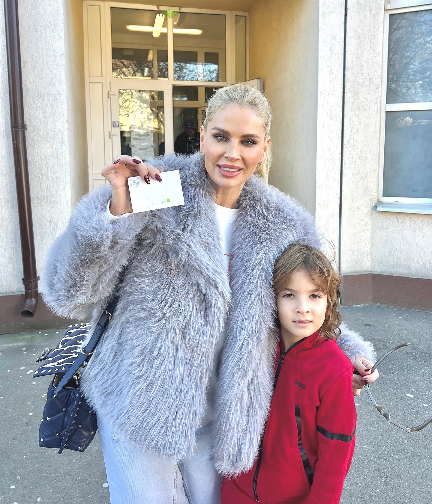 De ce Andreea Bănică i-a luat băiatului ei telefon cu butoane și nu unul performant: „Cu ăsta se descurcă și îi este de ajuns”