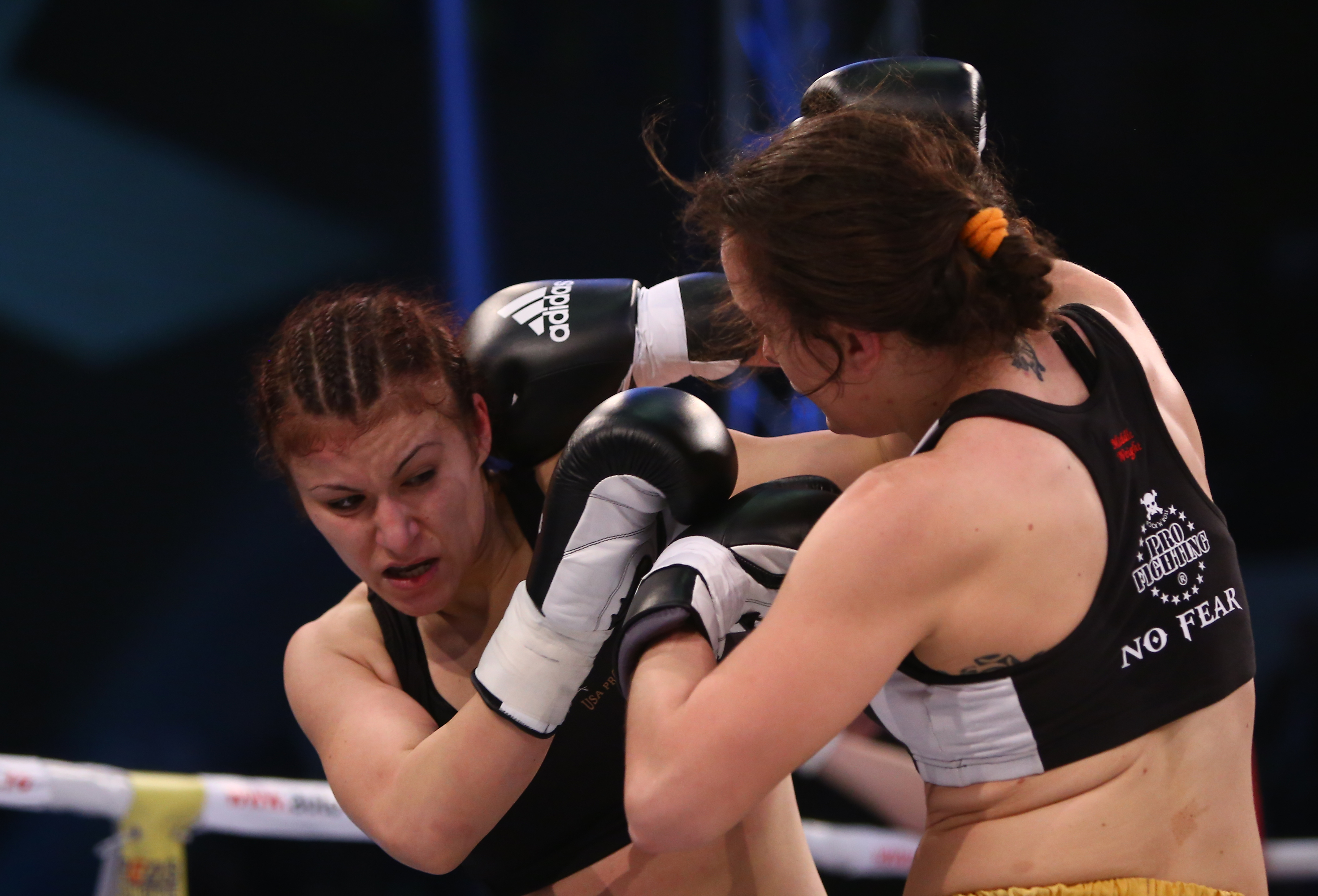 Meciul în urma căruia Amansio Paraschiv a devenit campion mondial Superkombat New Heroes! VIDEO& FOTO