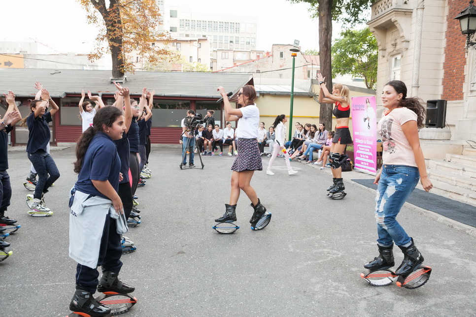 Diana Ştirbu a lanat programul Kangoo Jumps pentru copii alături de Ioana Ginghină şi Roxana Ciuhulescu