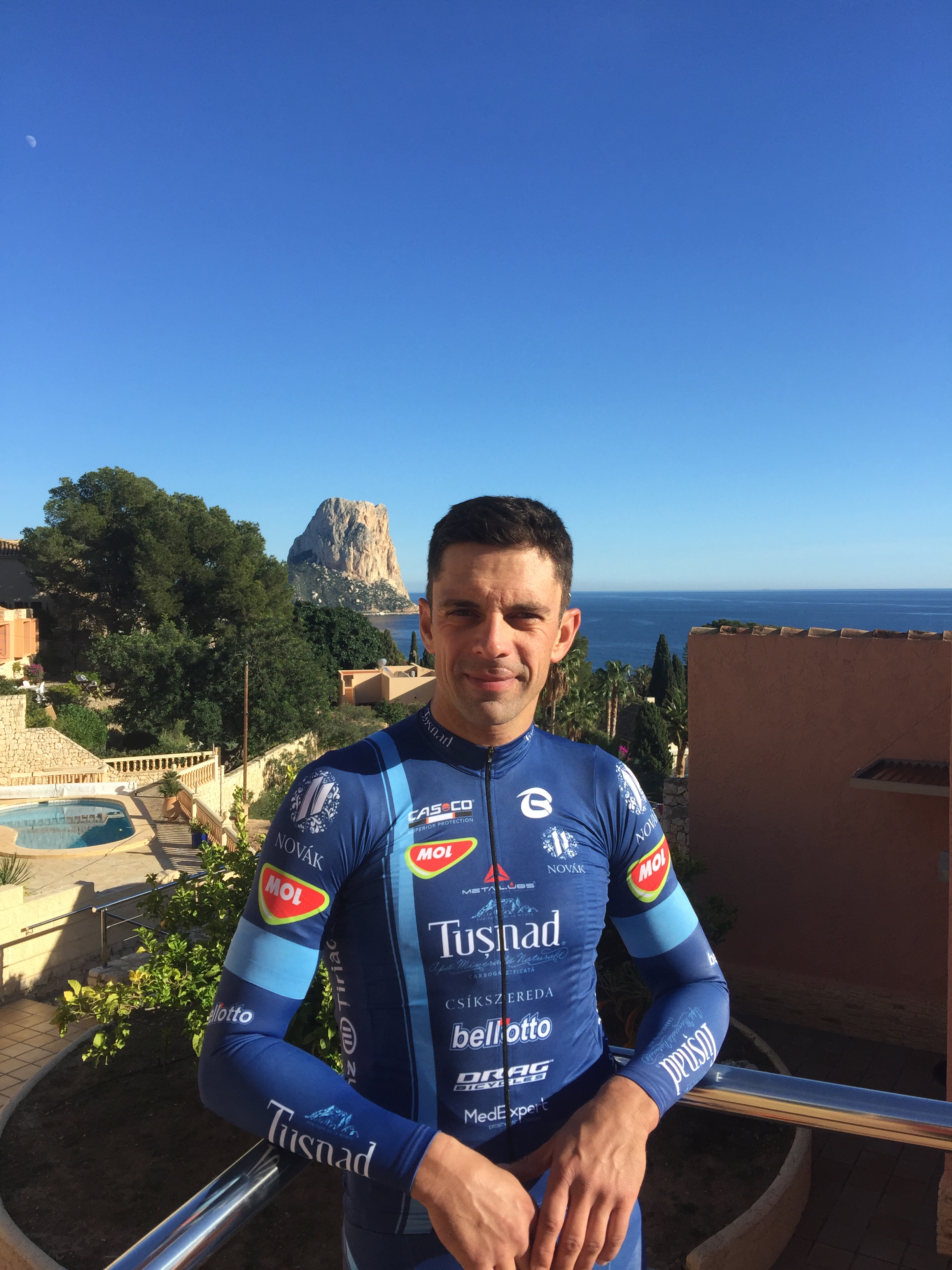 Campionul paralimpic Eduard Novak aleargă Turul Valenciei. ^Primul sportiv cu dizabilități din lume care va concura împotriva elitei ciclismului