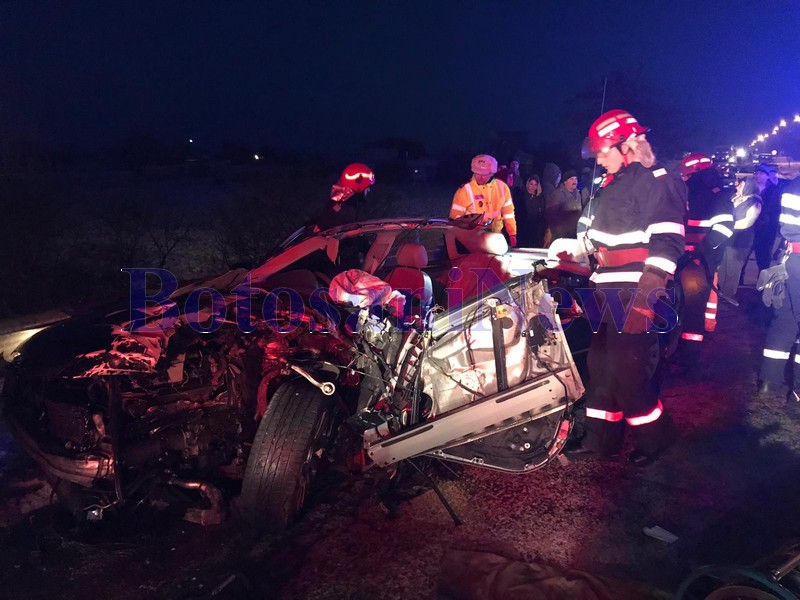 Accident înfiorător în județul Botoșani. Un tânăr, pasager într-o mașină, a murit nevinovat după ce șoferul a lovit o remorcă / FOTO&VIDEO