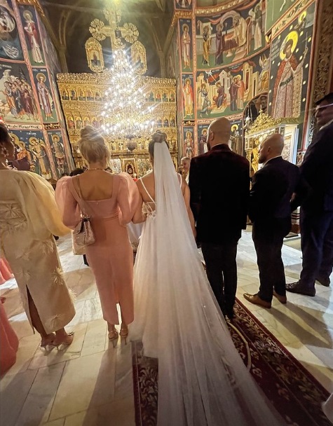 Imagini de la petrecerea de nuntă a Lorei cu Ionuț Ghenu. Atmosfera a fost întreținută de Viorica de la Clejani, Connect-R și Zdob și Zdub
