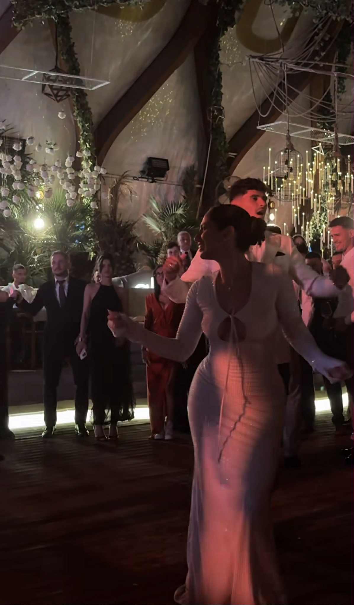 Imagini de la nunta lui Florinel Coman. Mirel Rădoi a fost naș, iar Gigi Becali s-a aflat printre invitați: „Mi-a adus 6 milioane de euro”