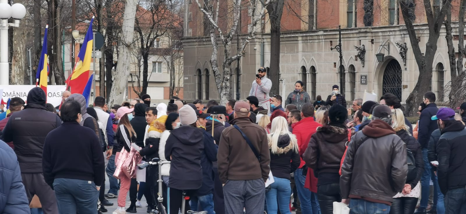 Protestul anti-restricții din Capitală, încheiat cu violențe și arestări. Manifestații și în alte orașe din țară