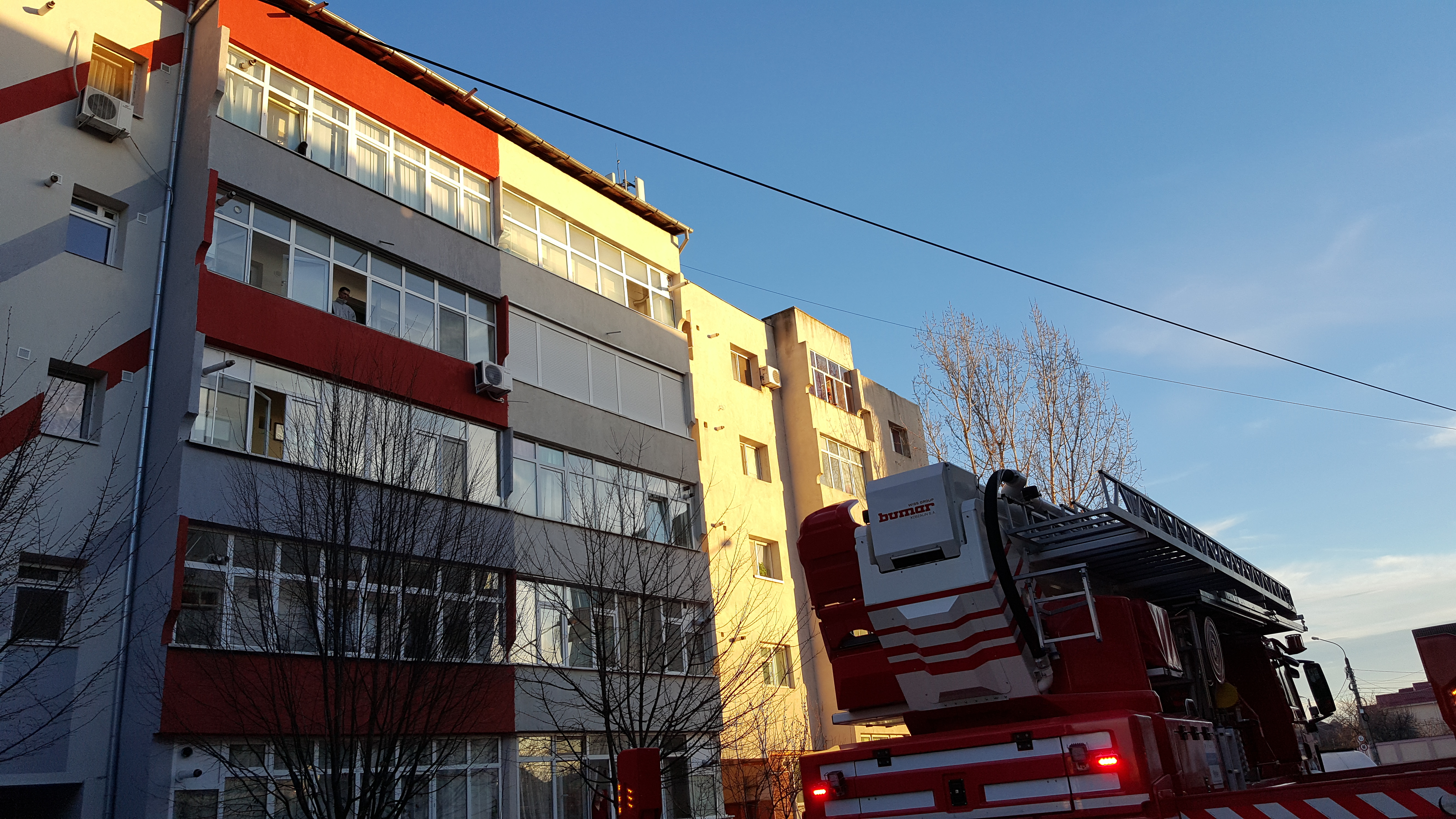 Desfăşurare impresionantă de forţe pentru salvarea unei pisici! GALERIE FOTO&VIDEO