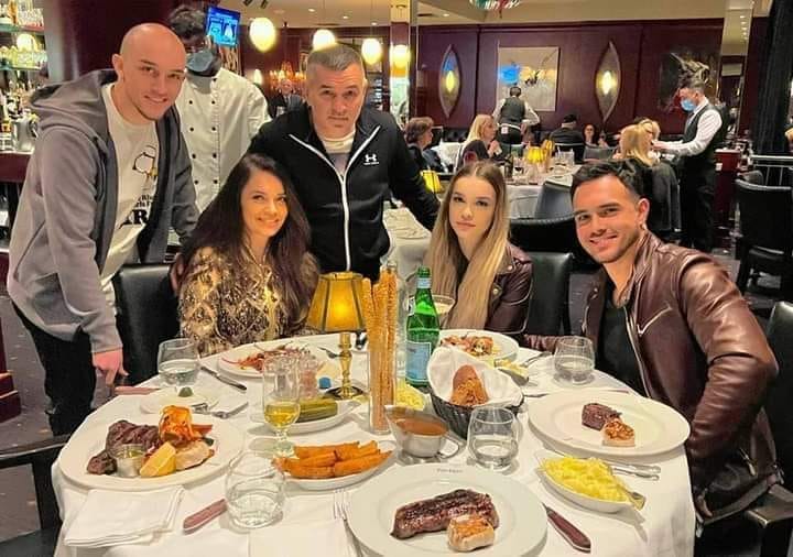 Alex, fiul lui Leonard Doroftei, s-a căsătorit. Imagini de la nuntă. Soția sportivului și nora sa au strălucit la eveniment