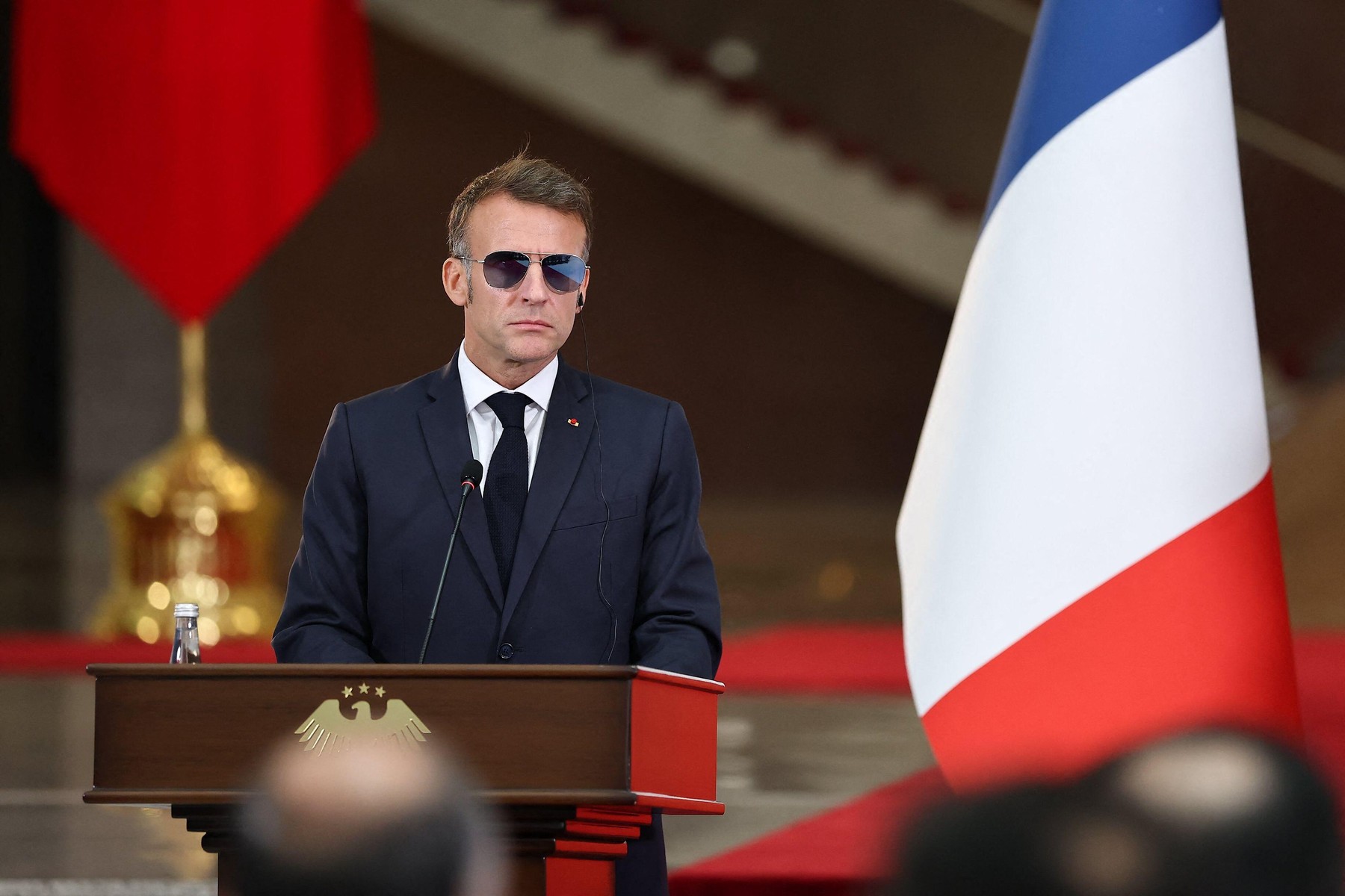 Emmanuel Macron, moment stânjenitor la întâlnirea cu soția lui Erdoğan, la Summitul NATO de la Ankara. Gestul nepotrivit făcut de președintele Franței