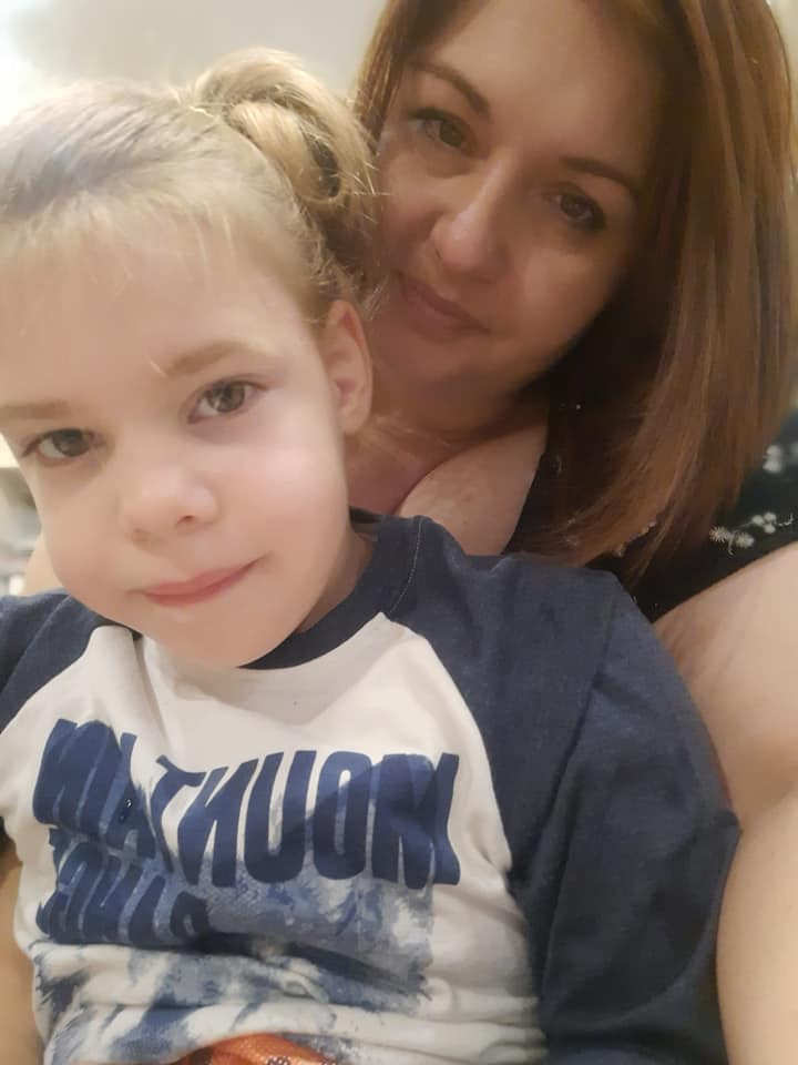 „Cserben hagyott minket az állam!” – Minden fillért a családja gyűjt össze a beteg kislány kezelésére